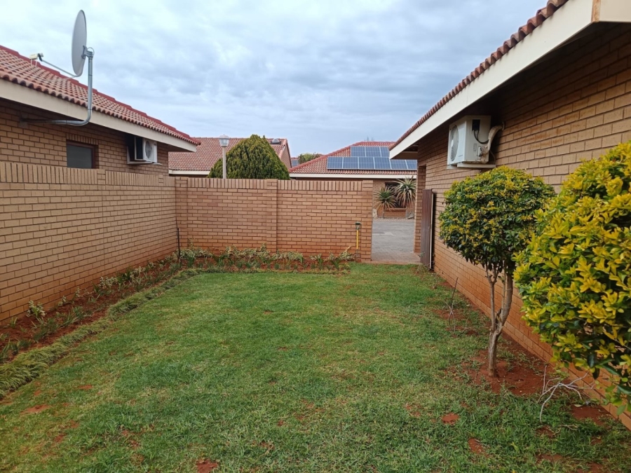 3 Bedroom Property for Sale in Roylglen Gardens Northern Cape
